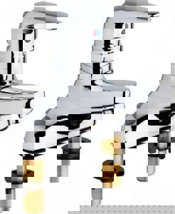 Single Handle Centerset Bathroom Sink Faucet in Polished Chrome